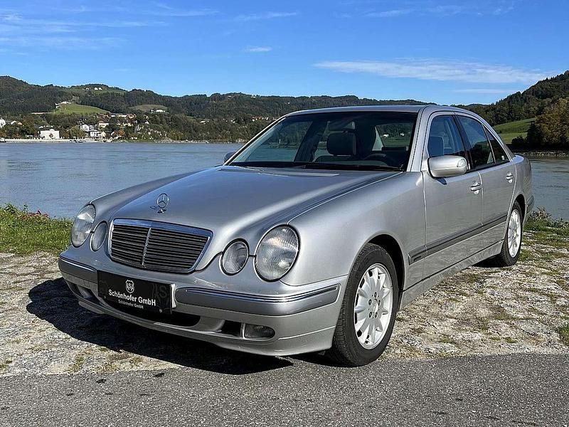 Gebraucht Mercedes E270 Elegance 170 PS (125 kW) 1999 Silber Limousine