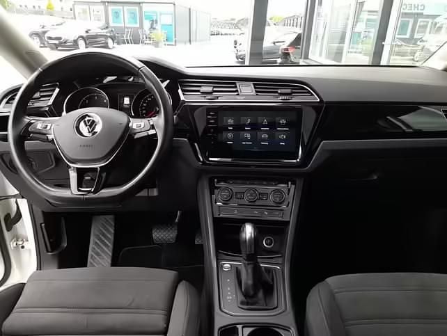 Gebraucht VW Touran 150 PS (110 kW) 2022 Oryxweißperlmutteffect Van / Kleinbus