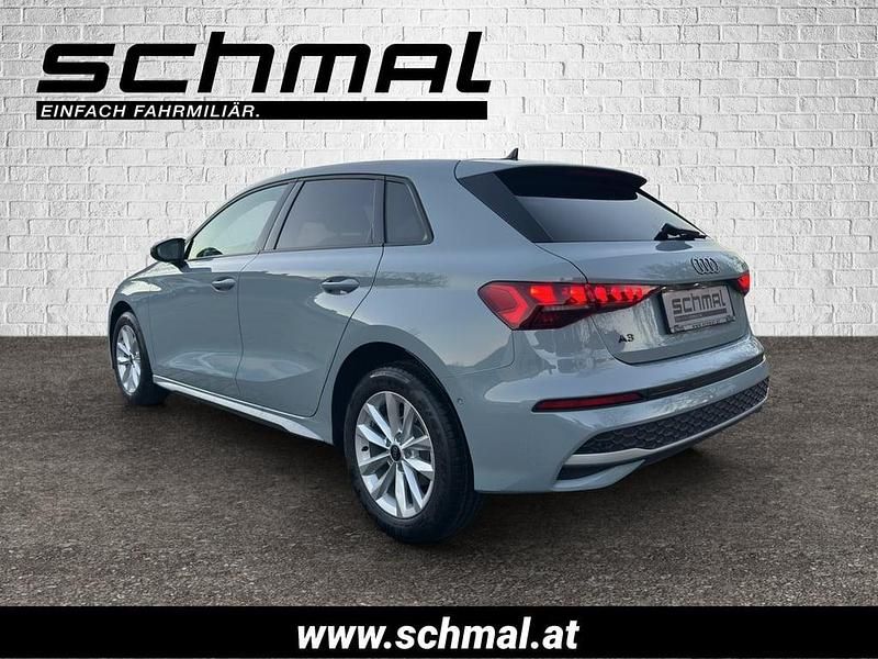 Neu Audi A3 Ambiente 116 PS (85 kW) 2025 Mittelgrau  metallicperleffekt Limousine