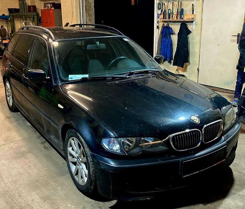 Gebraucht BMW 318 116 PS (85 kW) 2004 Schwarz Kombi