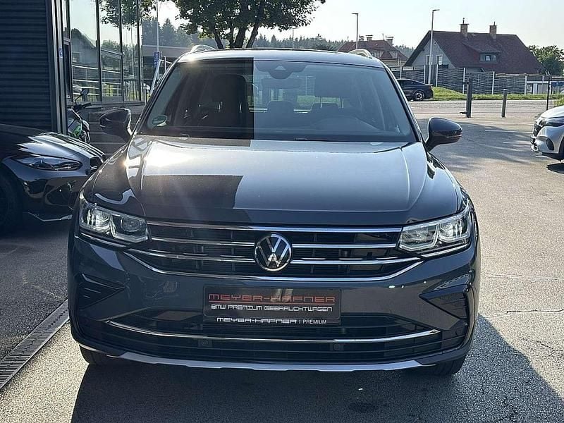 Gebraucht VW Tiguan R-line 200 PS (147 kW) 2022 Delfingrau SUV