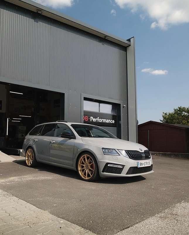 Gebraucht Skoda Octavia RS 184 PS (135 kW) 2019 Grau Kombi