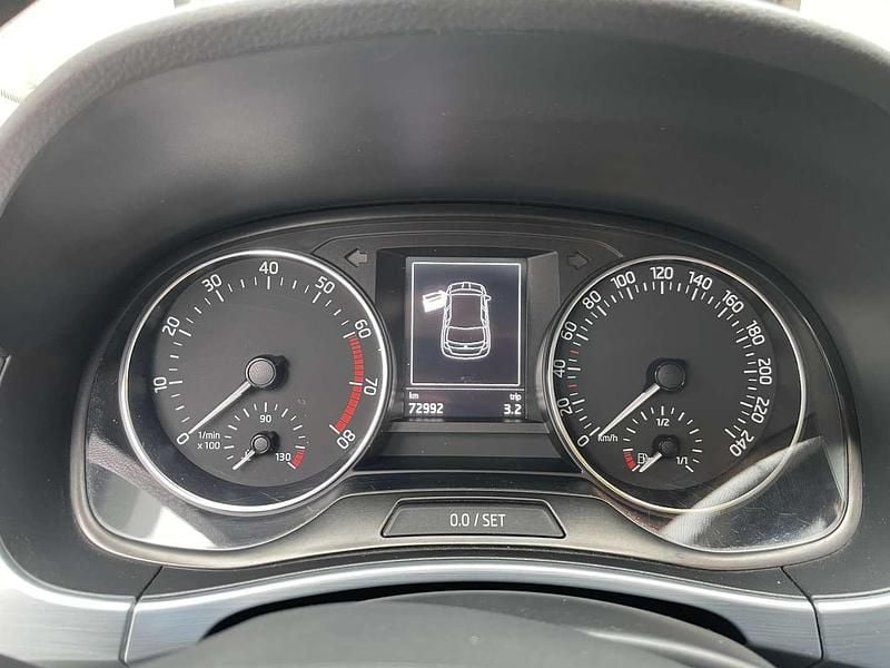 Gebraucht Skoda Fabia Ambition 60 PS (44 kW) 2015 Weiß Limousine