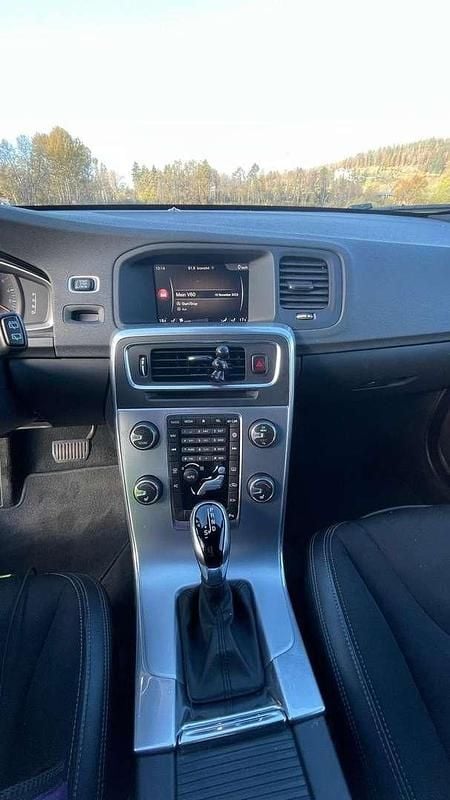 Gebraucht Volvo V60 CC Kinetic 150 PS (110 kW) 2017 Bronze Kombi