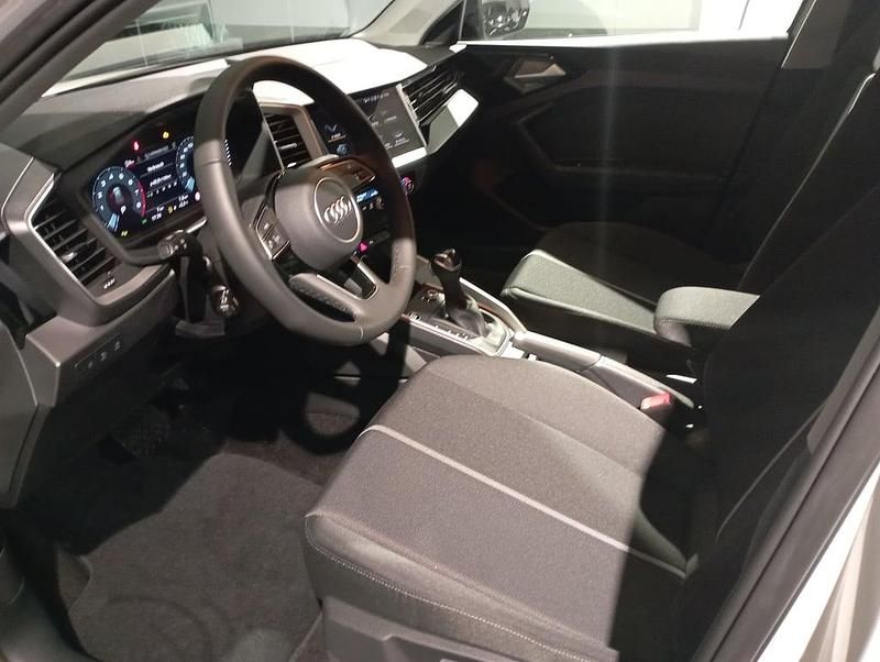 Neu Audi A1 Design 116 PS (85 kW) 2026 Weiss  normal Limousine