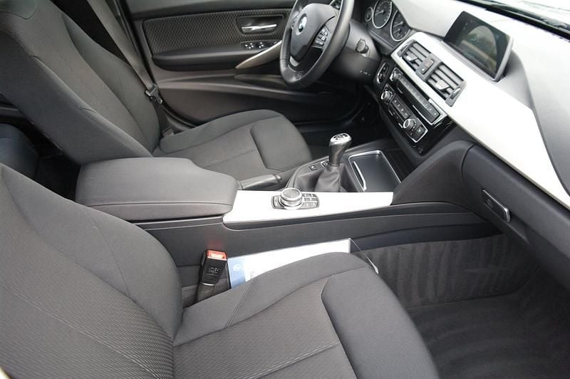 Gebraucht BMW 316 116 PS (85 kW) 2018 Schwarz Kombi