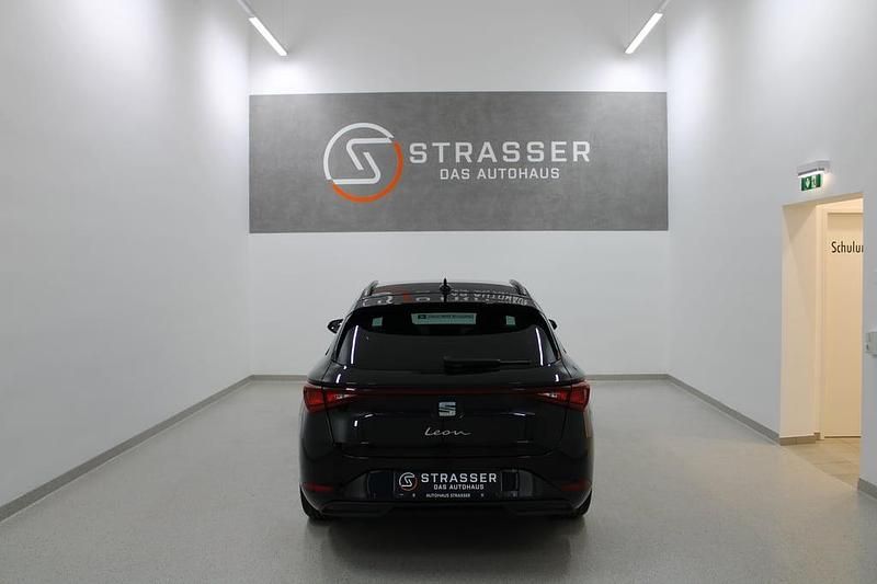 Neu Seat Leon Style 115 PS (84 kW) 2026 Schwarz  metallic Kombi