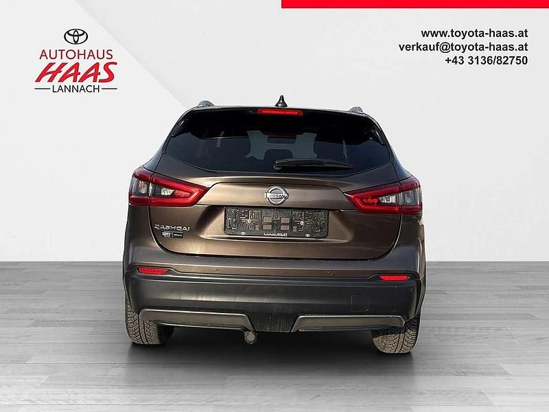 Gebraucht Nissan Qashqai Acenta 131 PS (96 kW) 2017 Braun SUV
