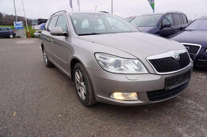 Gebraucht Skoda Octavia Ambiente 140 PS (102 kW) 2009 Grau Kombi