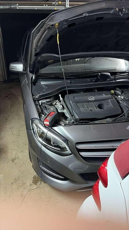 Gebraucht Mercedes B180 109 PS (80 kW) 2017 Grau Van / Kleinbus