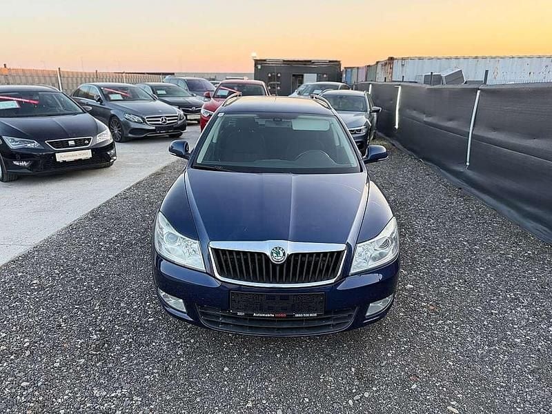 Gebraucht Skoda Octavia Elegance 105 PS (77 kW) 2010 Blau Kombi