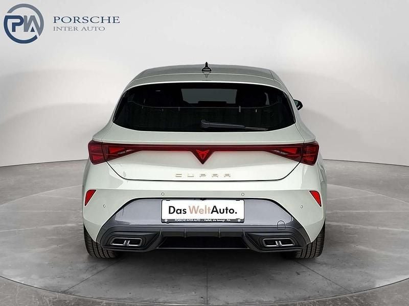 Neu Cupra Leon 150 PS (110 kW) 2025 Hellgrau  metallic Limousine