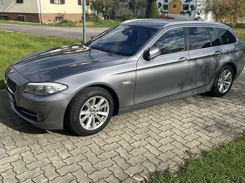 Silber Gebraucht 2013 BMW 525 Kombi | € 12.500 (Fairer Preis) - Bild 1/4