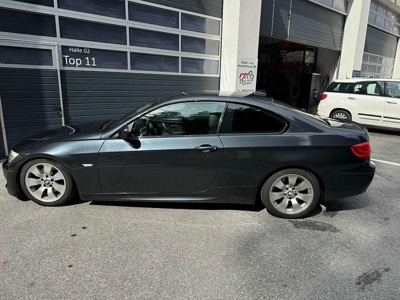 Gebraucht BMW 325 Sport Line 204 PS (150 kW) 2010 Schwarz Coupé