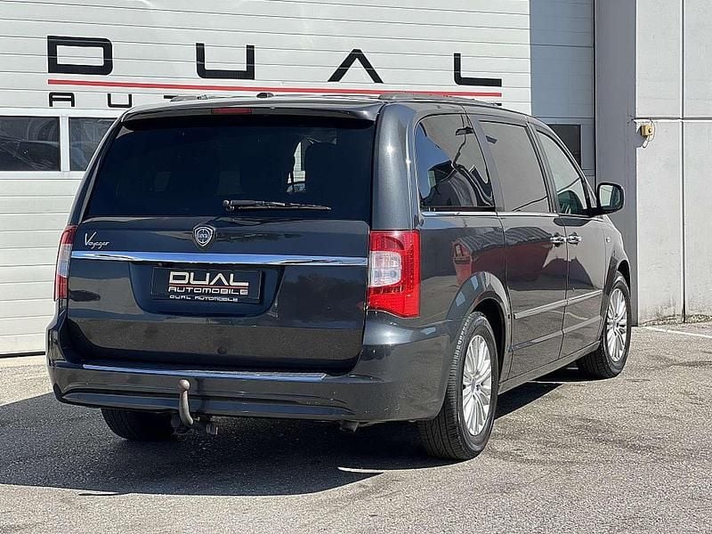 Gebraucht Lancia Voyager Platinum 163 PS (119 kW) 2012 Grau Van / Kleinbus