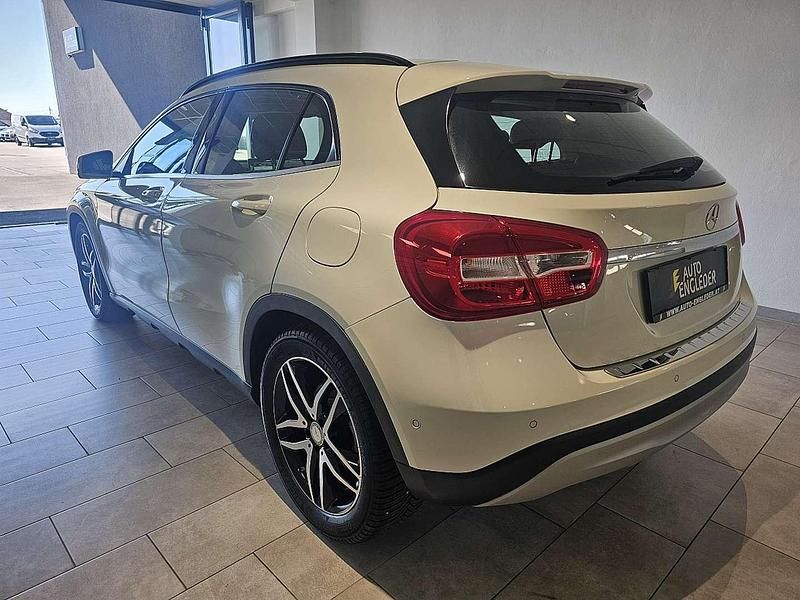 Gebraucht Mercedes GLA180 Edition 109 PS (80 kW) 2015 Weiß SUV