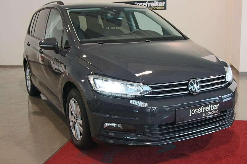 Gebraucht VW Touran Comfortline 150 PS (110 kW) 2023 Grau Van / Kleinbus