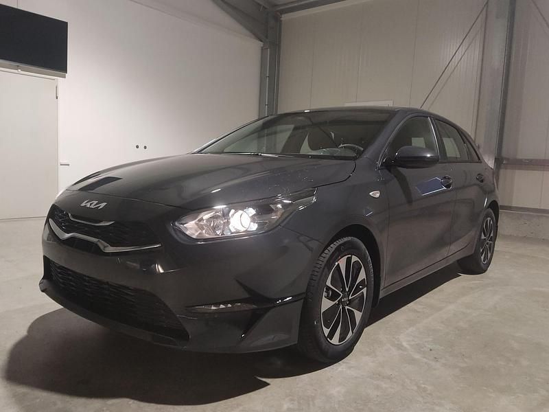 Neu Kia Ceed 101 PS (74 kW) 2025 Kleinwagen