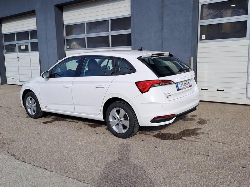Neu Skoda Scala Essence 95 PS (69 kW) 2026 Weiss  normal Kleinwagen