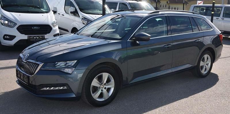 Gebraucht Skoda Superb 150 PS (110 kW) 2021 Grau Kombi