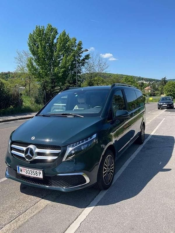 Gebraucht Mercedes V300 Exclusive 237 PS (174 kW) 2024 Grün Van / Kleinbus