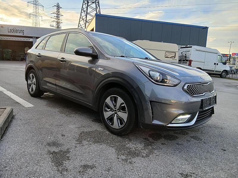 Gebraucht Kia Niro Silver 105 PS (77 kW) 2018 Schwarz SUV