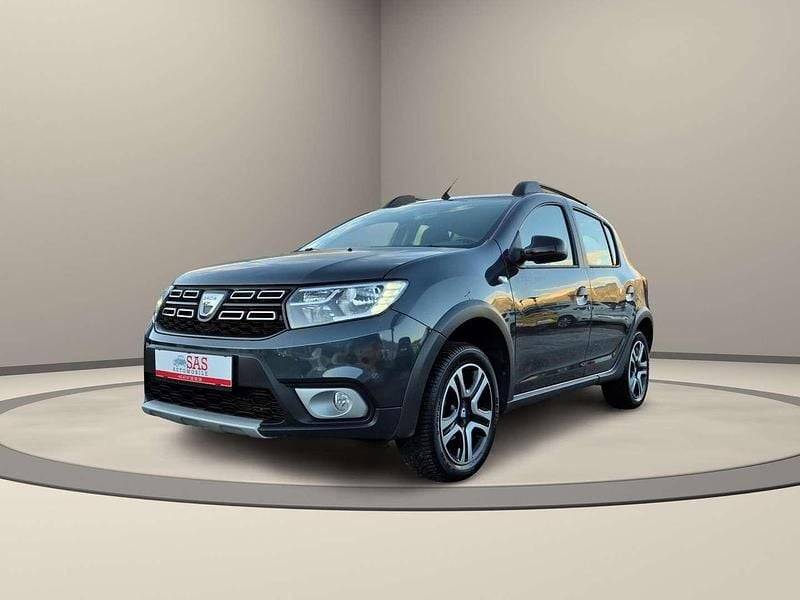 Grau Gebraucht 2020 Dacia Sandero Stepway Limousine | € 10.900 (Etwas zu teuer) - Bild 1/4