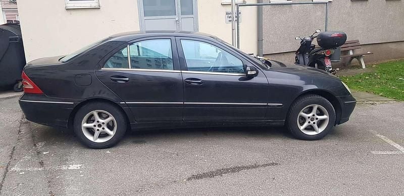 Gebraucht Mercedes C220 Elegance 143 PS (105 kW) 2001 Schwarz Limousine