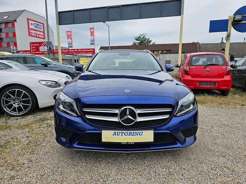 Gebraucht Mercedes C220 194 PS (142 kW) 2019 Blau Kombi
