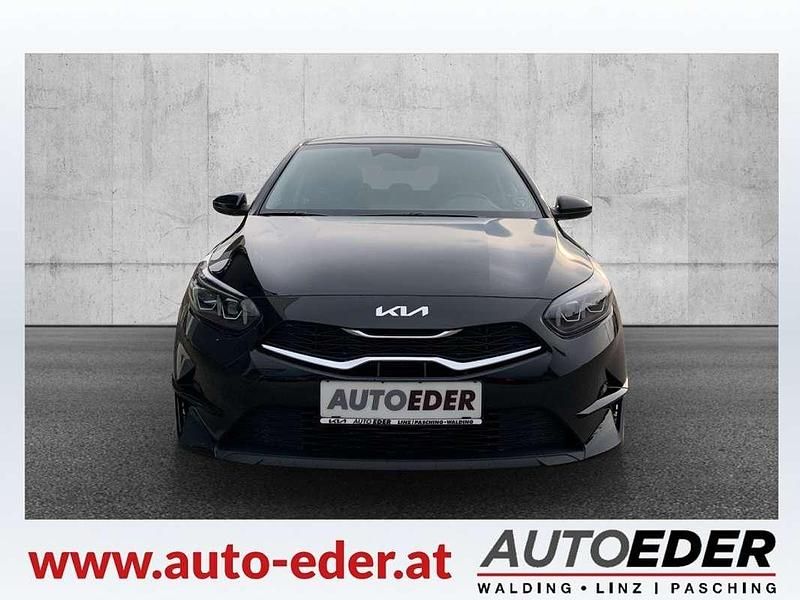 Neu Kia Ceed Silver 101 PS (74 kW) 2025 Schwarz Kleinwagen