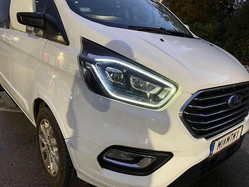 Gebraucht Ford Tourneo Titanium 186 PS (136 kW) 2020 Weiß Van / Kleinbus