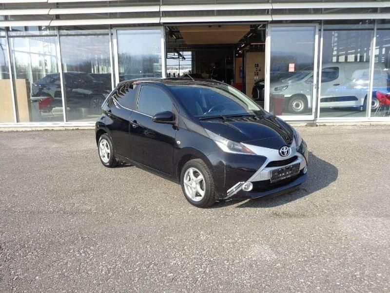 Gebraucht Toyota Aygo X-play 69 PS (50 kW) 2016 Schwarz Kleinwagen
