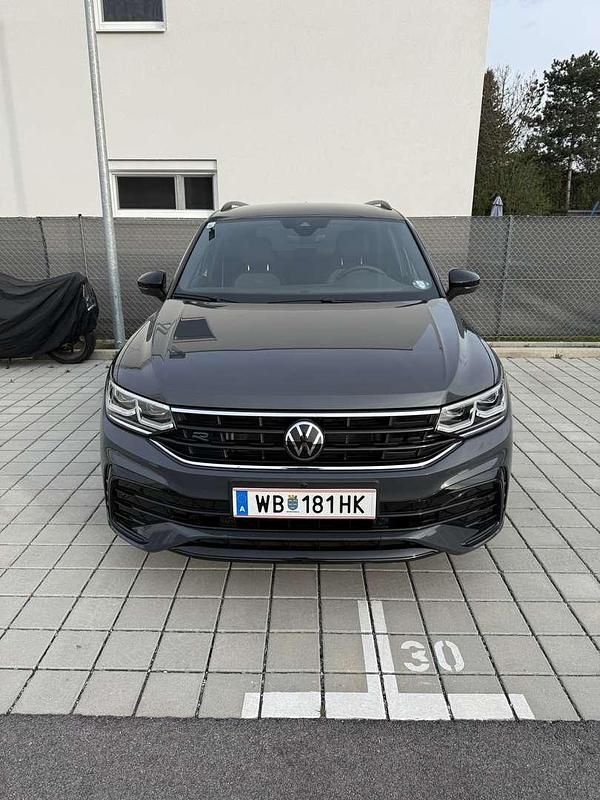 Gebraucht VW Tiguan R-line 150 PS (110 kW) 2023 Grau SUV