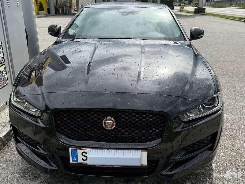 Schwarz Gebraucht 2018 Jaguar XE R-Sport Limousine | € 17.000 (Etwas zu teuer) - Bild 1/4