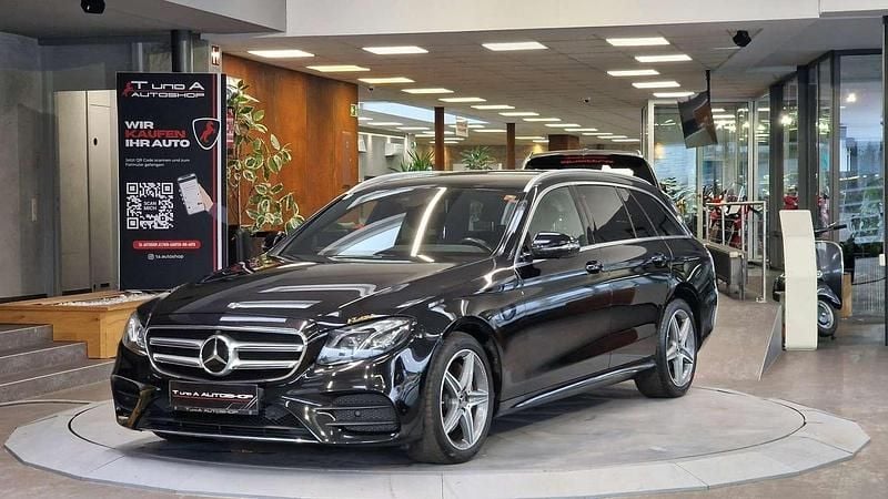 Schwarz Gebraucht 2020 Mercedes E220 AMG Kombi | € 26.490 (Superpreis) - Bild 1/4