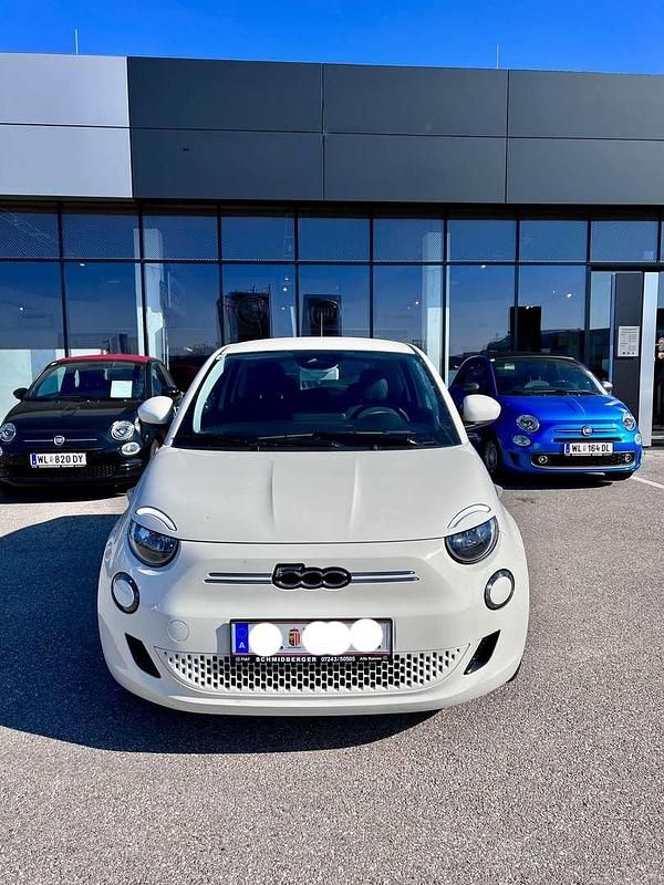 Gebraucht Fiat 500e Icon 86 kW (118 PS) 2022 Weiß Kleinwagen