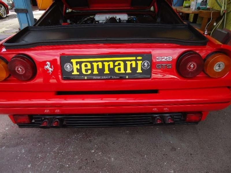 Rot Gebraucht 1986 Ferrari 328 Cabrio | € 148.000 - Bild 1/4