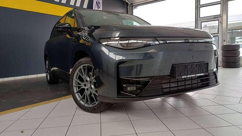 Neu Leapmotor C10 94 PS (69 kW) 2025 Grau SUV