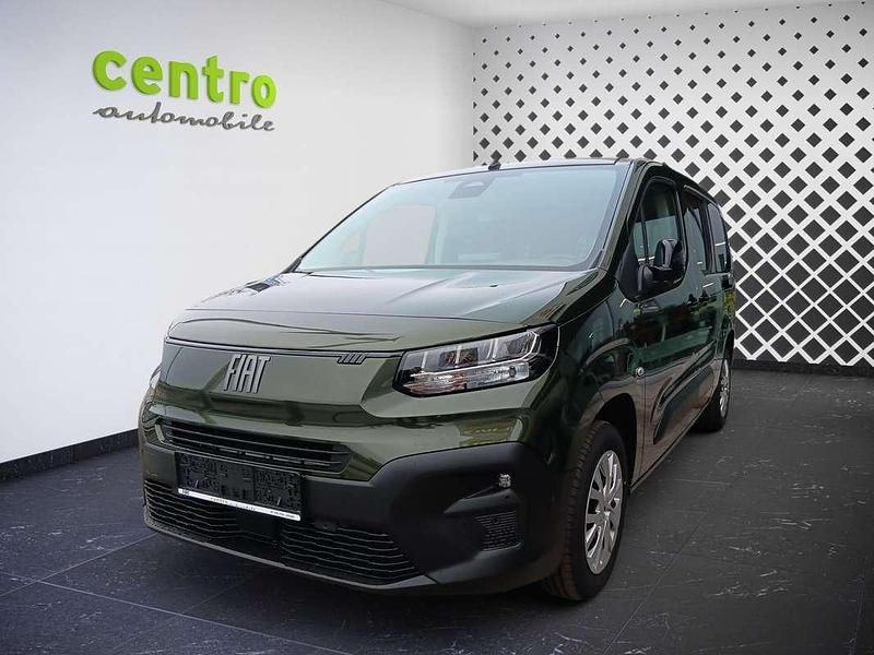 Neu Fiat Doblò Tech 131 PS (96 kW) 2025 Grün Van / Kleinbus