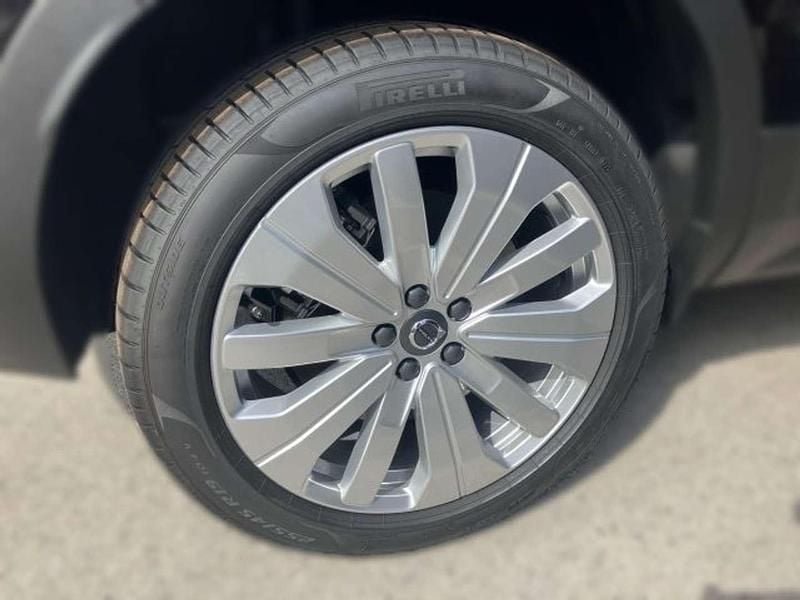 Neu Volvo EX40 Core 185 kW (252 PS) 2025 Onyx black SUV