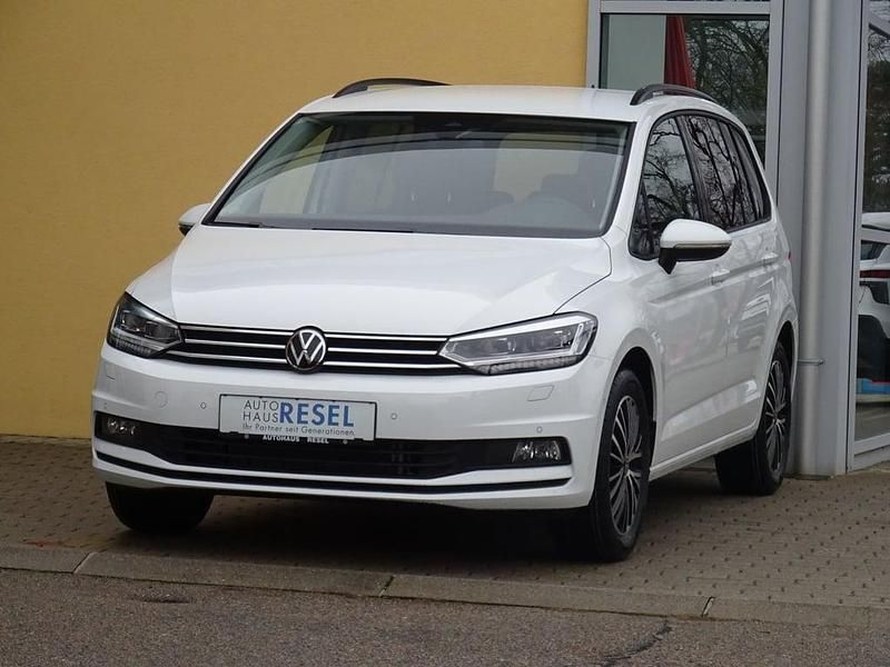 Weiss normal Neu 2025 VW Touran Van / Kleinbus | € 42.160 (Etwas zu teuer) - Bild 1/4