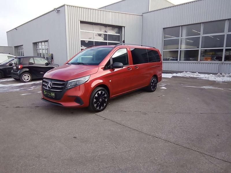 Gebraucht Mercedes Vito 163 PS (119 kW) 2025 Rot Van
