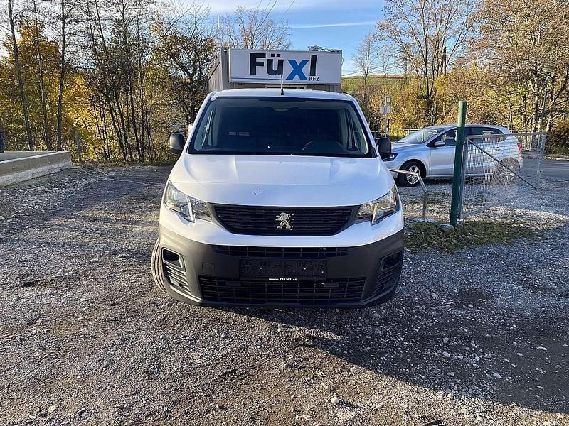 Weiß Gebraucht 2022 Peugeot Partner Premium Van | € 9.990 (Fairer Preis) - Bild 1/4