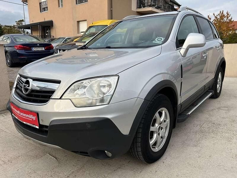 Grau Gebraucht 2010 Opel Antara Edition SUV | € 4.990 - Bild 1/4