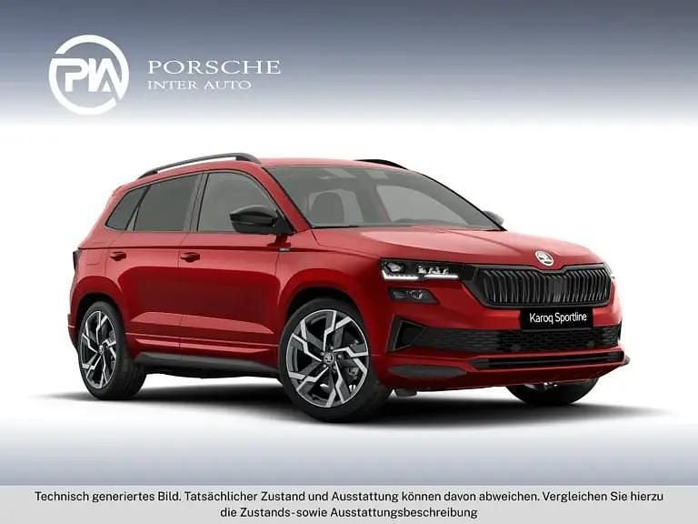 Mittelrot metallic Neu 2026 Skoda Karoq SportLine SUV | € 39.880 (Guter Preis) - Bild 1/4