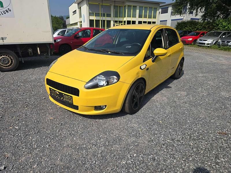 Gelb Gebraucht 2009 Fiat Punto Kleinwagen | € 700 - Bild 1/4