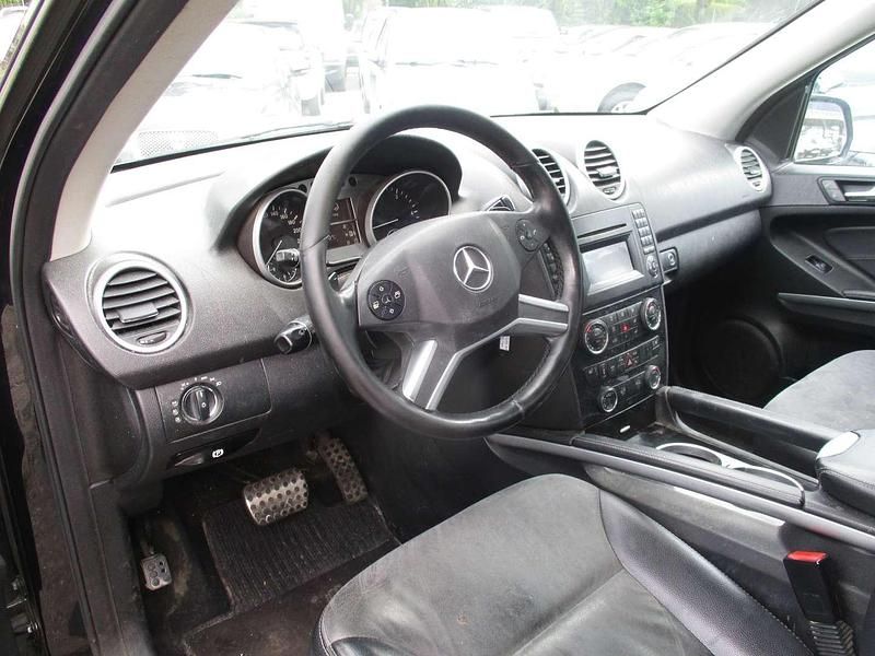 Gebraucht Mercedes ML350 Sport 231 PS (169 kW) 2010 Schwarz SUV
