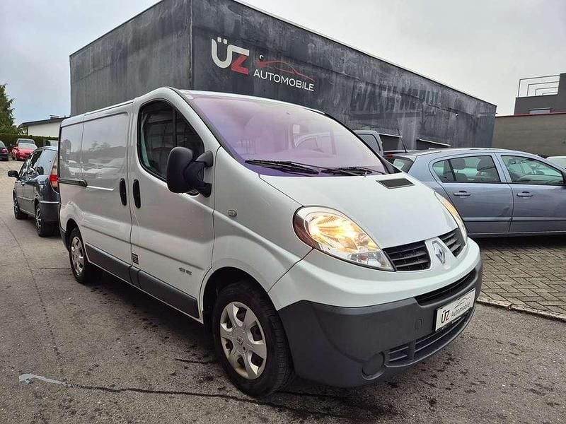 Weiß Gebraucht 2011 Renault Trafic Expression Van / Kleinbus | € 8.490 (Fairer Preis) - Bild 1/4