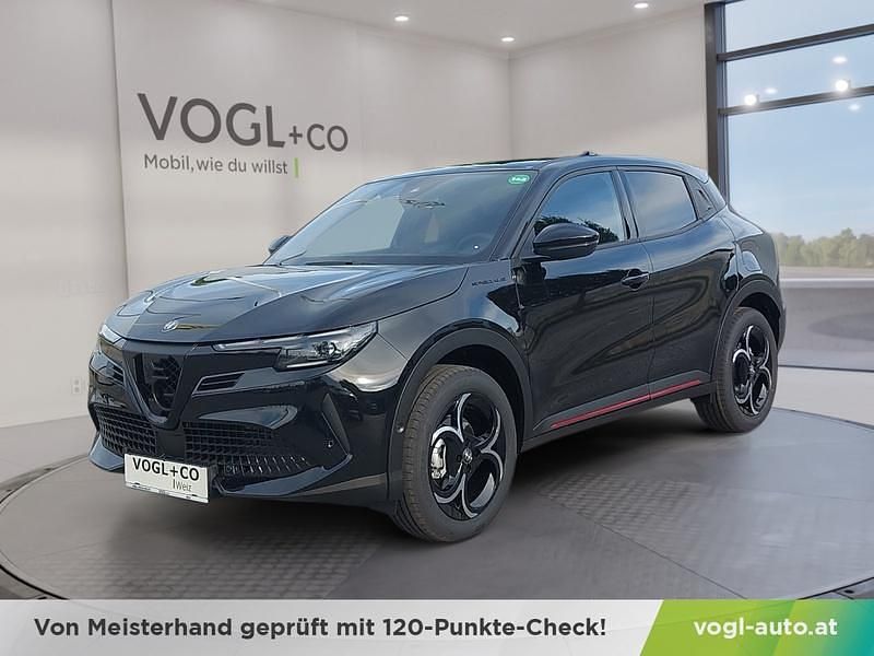 Neu Alfa Romeo GT Junior Edizione Speciale 136 PS (100 kW) 2025 Schwarz Kleinwagen