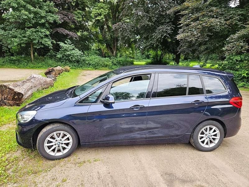 Blau Gebraucht 2016 BMW 216 Kombi | € 13.000 - Bild 1/4